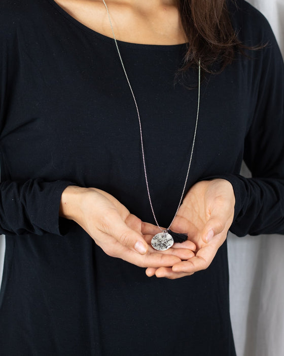 Collana in porcellana linea "Giocosa", fiocco di neve grigio