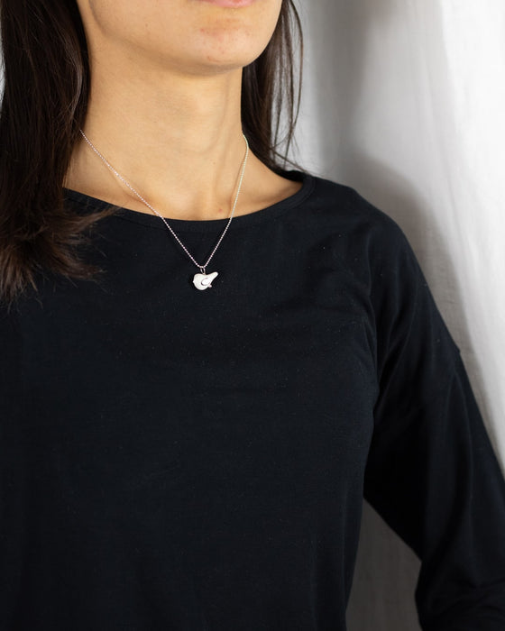 Collana in argento con uccellino bianco e platino
