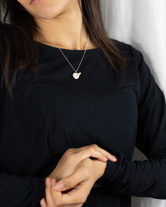 Collana in argento, con porcellana bianca "Uccellino" lustro oro