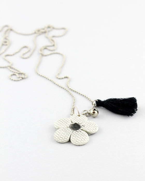 Collana in porcellana linea "Giocosa", fiore grigio