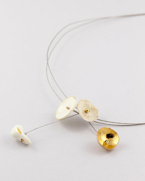 Collana in porcellana a cavetto "Uccellino in volo"