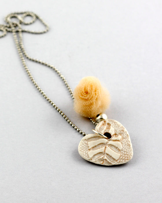 Collana in porcellana linea "Giocosa", cuore cipria