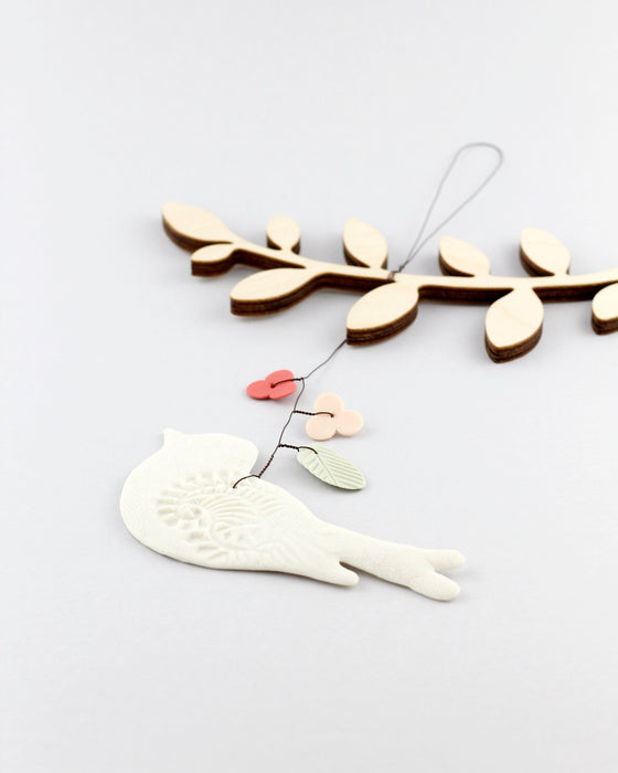 Decorazione in porcellana e legno "Rametto" con uccellino e fiori (fine serie)