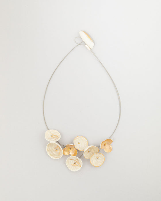 Collana in porcellana a cavetto "Riflessi dorati"