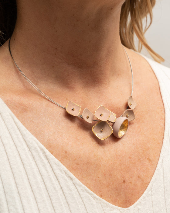 Collana in porcellana a cavetto "Quadratini"