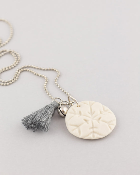 Collana in porcellana linea "Giocosa", fiocco di neve bianco
