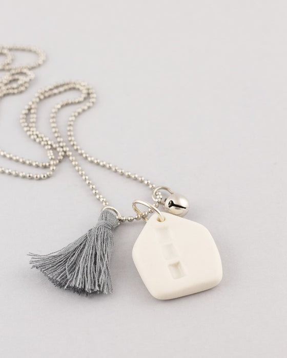 Collana in porcellana linea "Giocosa", casetta bianca