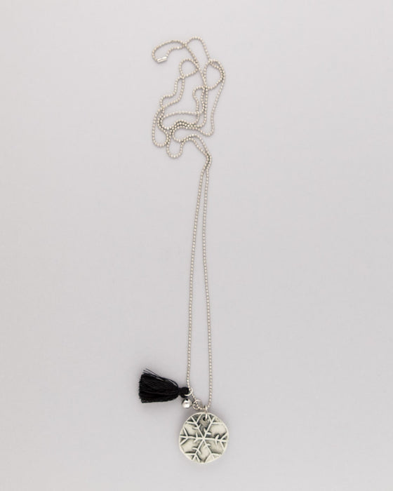 Collana in porcellana linea "Giocosa", fiocco di neve grigio