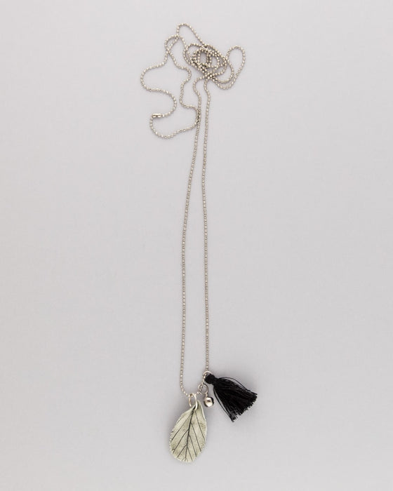 Collana in porcellana linea "Giocosa", foglia grigia