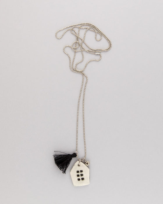 Collana in porcellana linea "Giocosa", casetta in grigio