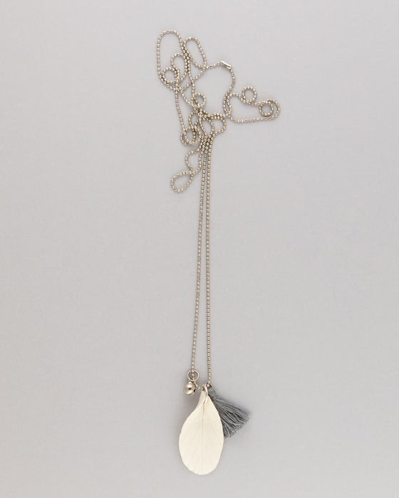 Collana in porcellana linea "Giocosa", foglia bianca