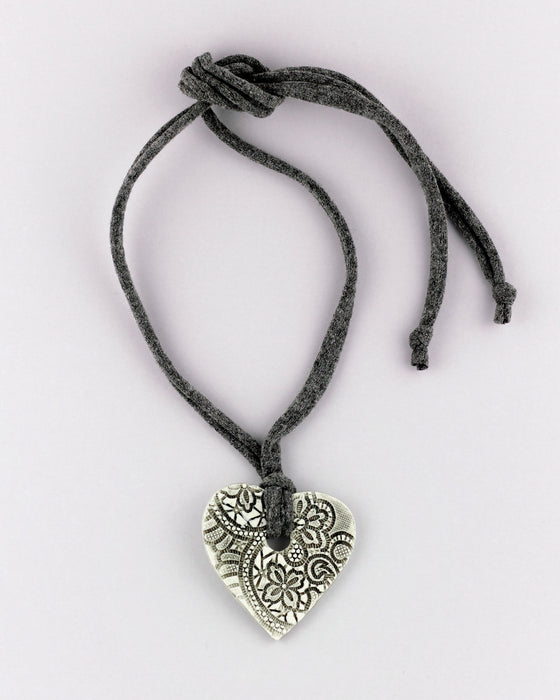 Collana in maglina "Cuore texture pizzo"