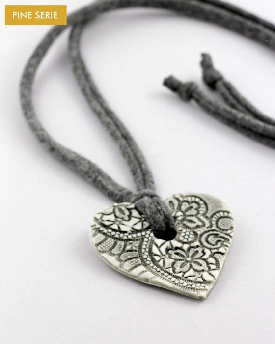 Collana in maglina "Cuore texture pizzo"