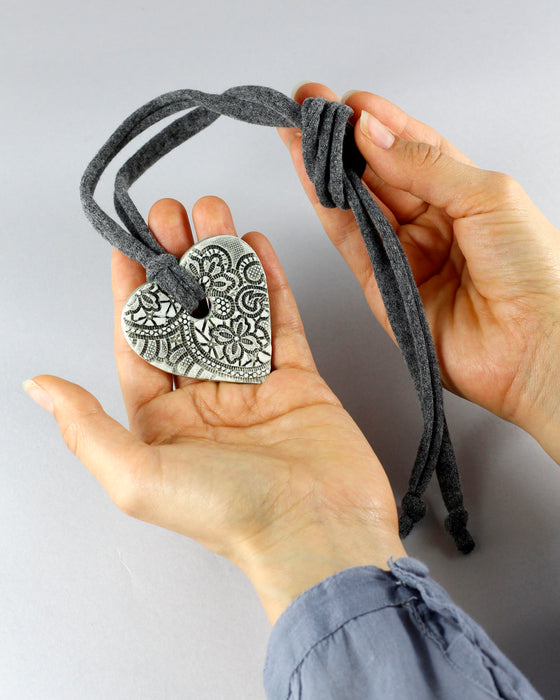 Collana in maglina "Cuore texture pizzo"