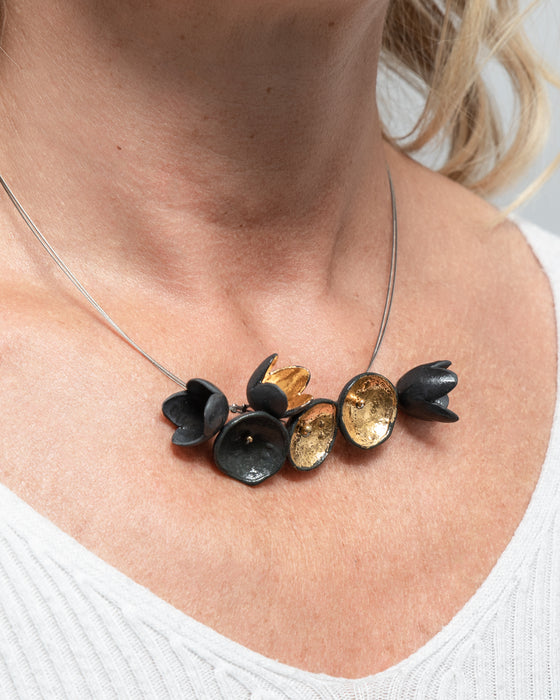 Collana in porcellana a cavetto "Nera e oro"