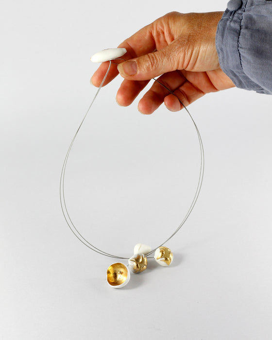 Collana in porcellana a cavetto "Boccioli aperti"