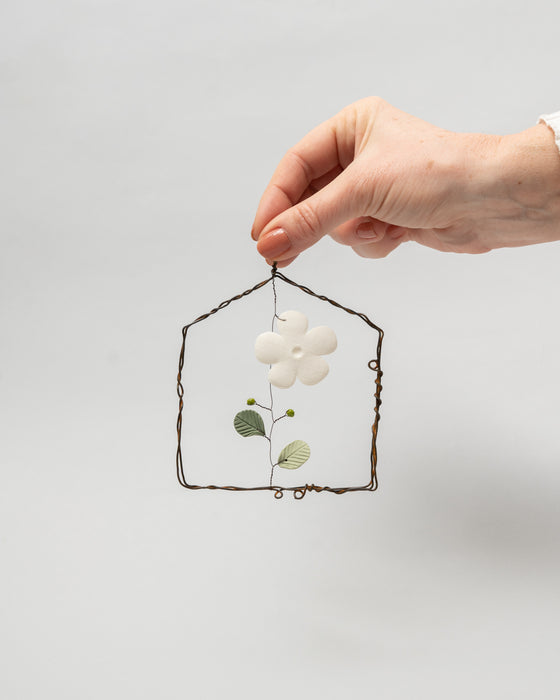 Decorazione in porcellana e ferro "Casetta" con fiore (M)