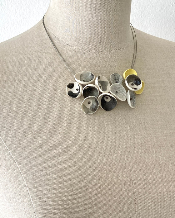 Collana in porcellana a cavetto "Luna piena"