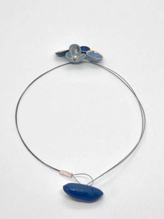 Collana in porcellana a cavetto "Bolle blu"