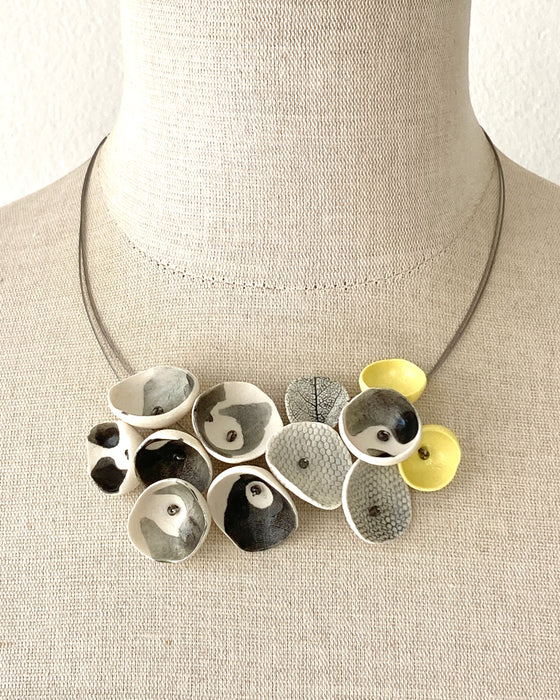 Collana in porcellana a cavetto "Luna piena"