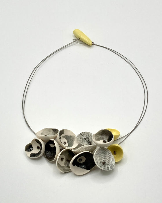 Collana in porcellana a cavetto "Luna piena"