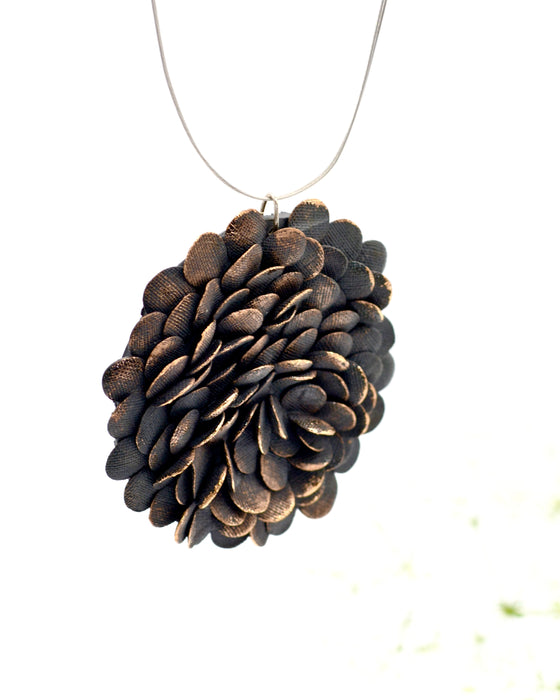 Collana in porcellana a cavetto “Dalia”