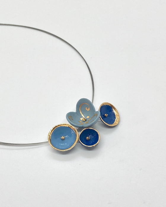 Collana in porcellana a cavetto "Bolle blu"