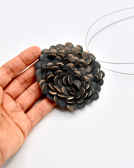 Collana in porcellana a cavetto “Dalia”