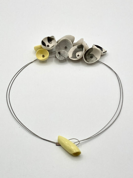 Collana in porcellana a cavetto "Luna piena"