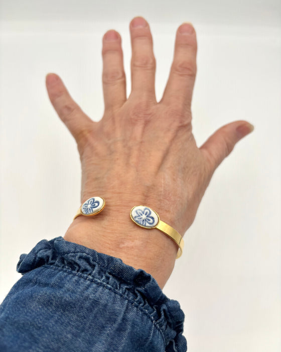 Bracciale rigido in ottone e porcellana