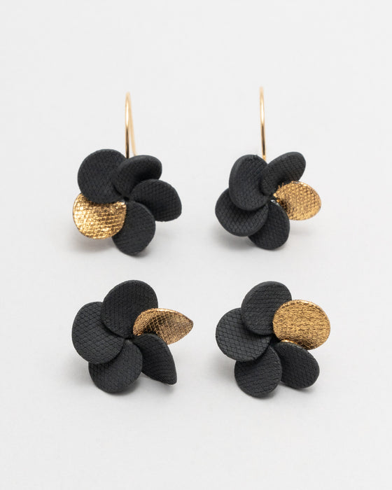 Orecchini in porcellana nera "Fiorellini 5 petali" in lustro oro