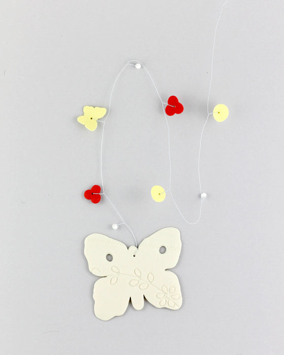 Decorazione in porcellana a filo lungo con farfalla