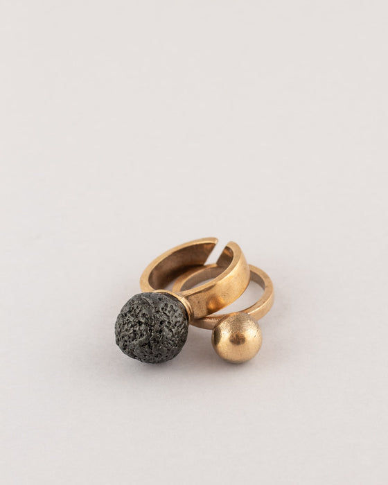 Anello in porcellana e bronzo, con pallina bucherellata in nero + anello in bronzo "Sole" (SET)
